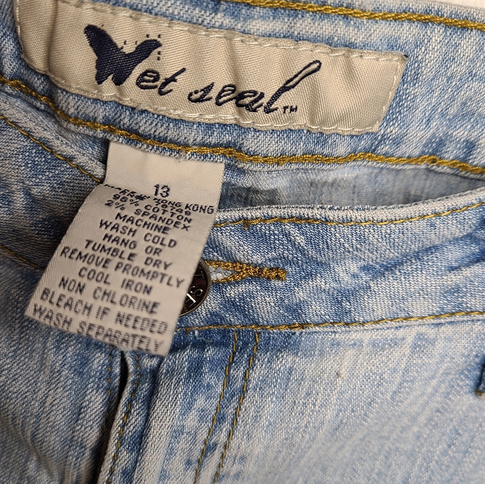 Wet Seal Light Denim Jean Capri size 13 - Picture 2 of 4